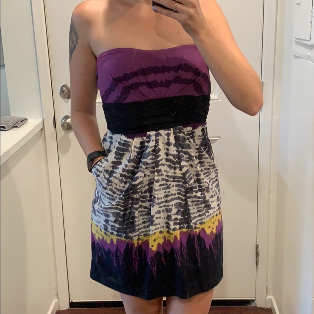 STRAPLESS DRESS WITH POCETS!